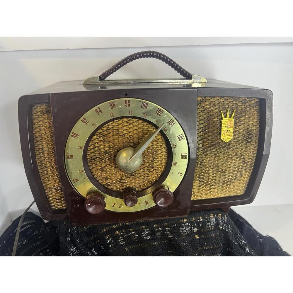 Vintage 1950's Zenith Model 7H04Z1 AM-FM Radio (parts only)